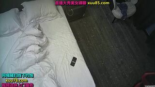 27 电竞酒店偷拍 大屌小伙操漂亮女友男朋友一直玩电脑害她在床上苦等不过男的鸡巴真的好大