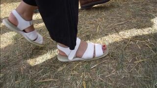 pieds de femmes mature lors d'un rassemblement sur orléans