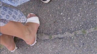 pieds de femmes mature lors d'une kermess sur orléans 1