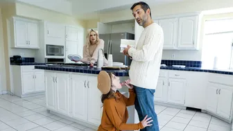 Set Up porn video – Lindsey Needs  Help For A Large Party