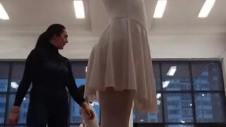 Lady with huge ass doing ballet