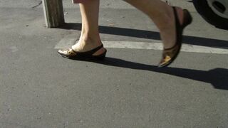 collection pieds de femmes matures françaises en public 1