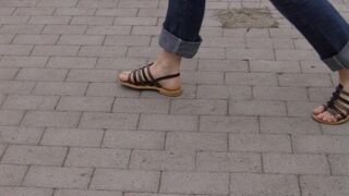 collection pieds de femmes matures françaises en public 3