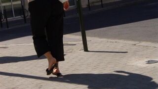 collection pieds de femmes matures françaises en public 3