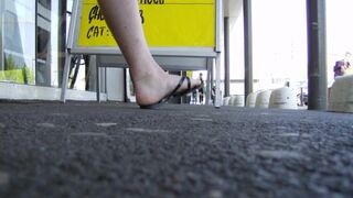 collection pieds de femmes matures françaises en public 6