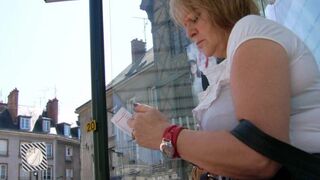 collection pieds de femmes matures françaises en public 7