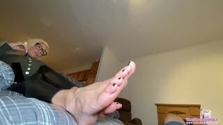 Tits, ass and feet smothering! Crazy Face Sitting, the best video of this fetish.