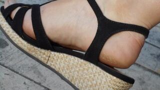 collection pieds de femmes matures françaises en public 10