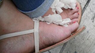 collection pieds de femmes matures françaises en public 9