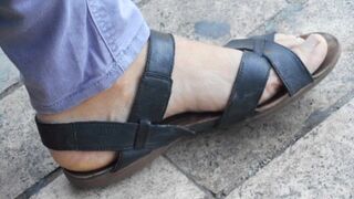 collection pieds de femmes matures françaises en public 11