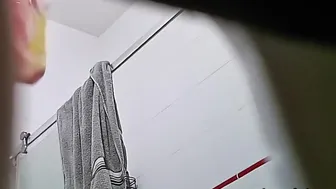 Stepmom's firm ass and firm tits (hidden cam)