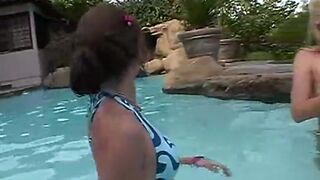 Little Summer sucking pussy Lesbian in a pool