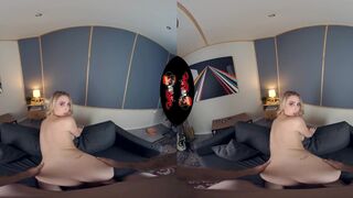 Spanish Babe Lya Missy Fucks In The Studio - VR