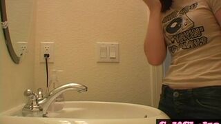 Teen amateur puts on make up