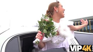 Bride in stocking banged on the way to wedding ceremony