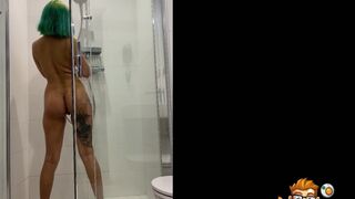 Girl uses parents bathroom for camming