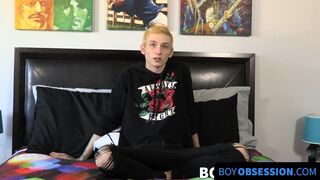 Twink Justin Stone gets dildo after being interviewed and jerks off