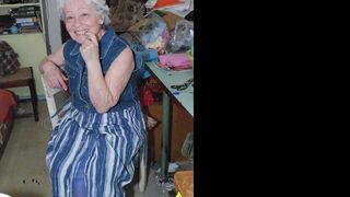 OMAGEIL Fat busty old grannies do striptease