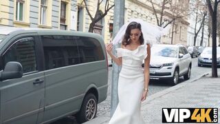 Hairdresser seduces sexy bride in the wedding dress for a quick fuck