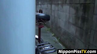 Japanese ladies are letting waterways of their piss on roads