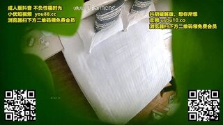 5-21新流出酒店偷拍 绿叶高清房可爱小胖妹被小伙骗开房刚进入房间就被推倒强行插入用力猛草床都摇晃了