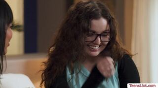 Chubby nerd gets pussy licked by brunette stepsis