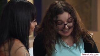 Chubby nerd gets pussy licked by brunette stepsis