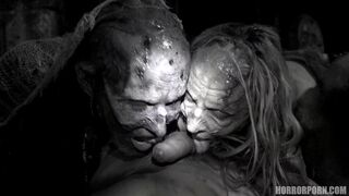 HORROR PORN – Walking Zombies