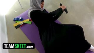 Fit Muslim Babe With Hijab Shows Her Horny Instructor What She Hides Under Her Dress