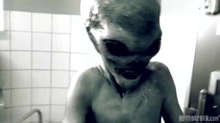 HORROR PORN – Roswell UFO