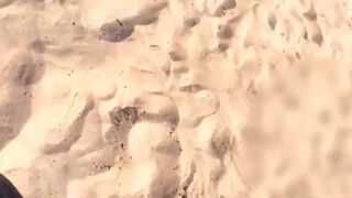 Il leche une chatte sur la plage - Amateur francais