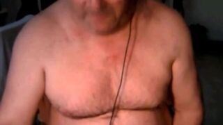 Mature Argentinian Bear Wanks and Cums