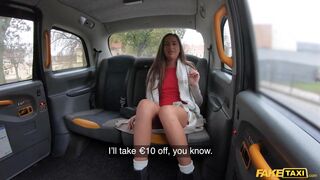 Horny brunette uses her sexy ass to pay for her taxi fare