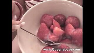 Queeny- Strawberry