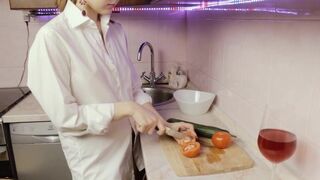 Solo female cums in kitchen with veggie