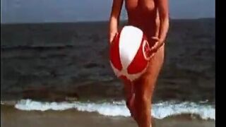 Vintage German Nudists at the Beach - Sonnenfreunde 1980