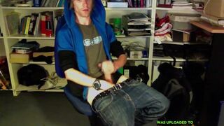 Amateur Twink's Huge Load on Webcam