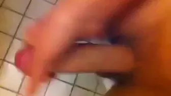 Svensk Amatörflicka Onanerar Till Climax