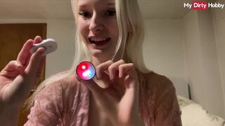 Blonde solo home masturbation