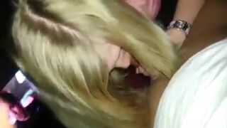 Deutsche Amateur-Blondine hausgemachten Blowjob und Gesichtsbehandlung