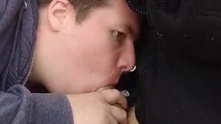 Sexe oral gay sur la plage avec mon mec