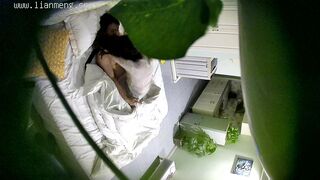 扣一逼就受不了的长筒性感黑丝学妹和男友激情后续草到一半要喝水Porn ...