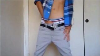 Twink Amateur Gets Off on Sagging