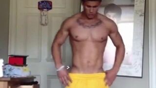 Muscular Hunk Masturbates on Webcam