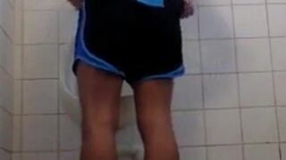 Bareback Amateur Anal in the Bathroom