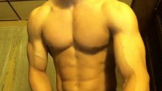 Muscle Men Showing Off - Big Cocks on Cam