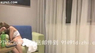 约良家妹子喝酒循序渐进脱衣服理所应当上床