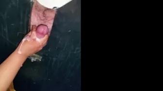 Svenska Hustruns Glory Hole Handjob
