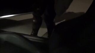 Deutsches öffentliches Dogging in einem Auto mit einem geilen Babe