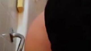 Alter schläft mit einem Jungen beim Amateur-Blowjob